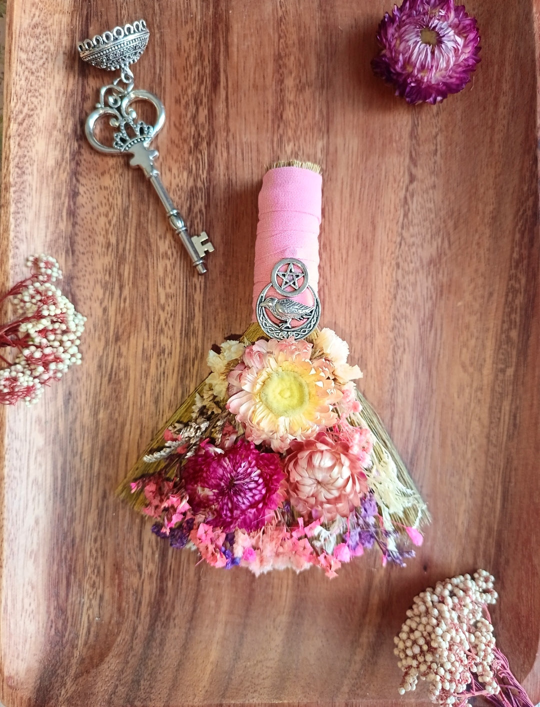 Escoba de Bruja Rosa