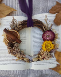 Corona Ritual Cosecha — Flores Preservadas, Libélula y Citrino